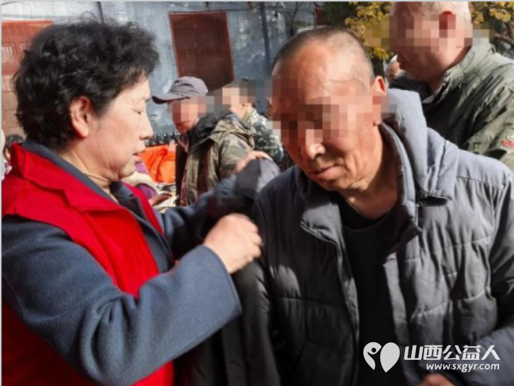 初冬送暖温情守护 长治市爱心妈妈志愿服务协会深入长治市安神医院开展公益慰问活动为这里的特殊群体送上精致棉衣、棉鞋、新鲜大葱和鸡蛋等物资 - 第6张