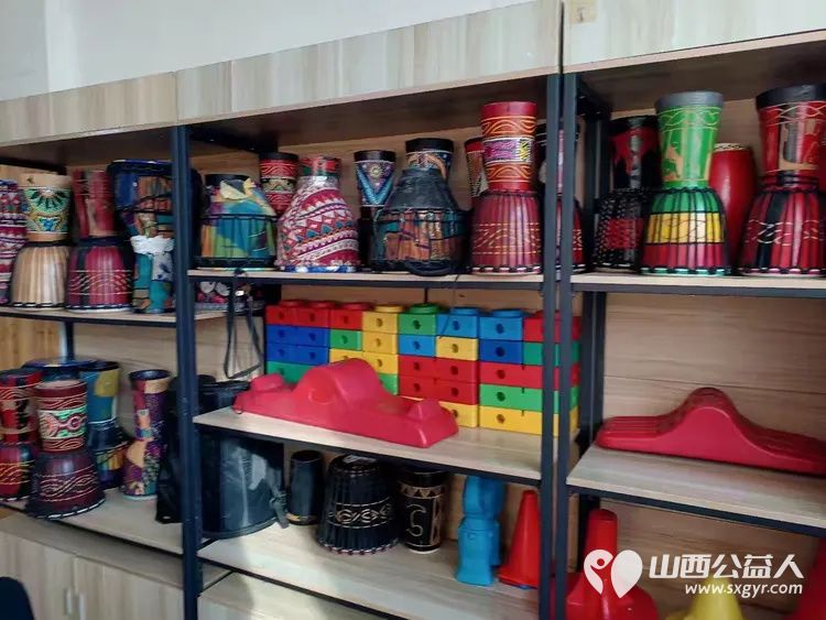 鼓点传情爱心筑桥一场温暖于心智障碍群体的公益之约 山西省福利养老机构联合会山西省红十字志愿者协会与心智障碍群体帮扶共建活动在太原市安健儿公益服务中心举行 - 第10张 - 山西公益人 鼓点传情爱心筑桥一场温暖于心智障碍群体的公益之约 山西省福利养老机构联合会山西省红十字志愿者协会与心智障碍群体帮扶共建活动在太原市安健儿公益服务中心举行 - 第10张