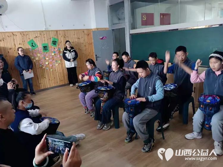 鼓点传情爱心筑桥一场温暖于心智障碍群体的公益之约 山西省福利养老机构联合会山西省红十字志愿者协会与心智障碍群体帮扶共建活动在太原市安健儿公益服务中心举行 - 第9张 - 山西公益人 鼓点传情爱心筑桥一场温暖于心智障碍群体的公益之约 山西省福利养老机构联合会山西省红十字志愿者协会与心智障碍群体帮扶共建活动在太原市安健儿公益服务中心举行 - 第9张