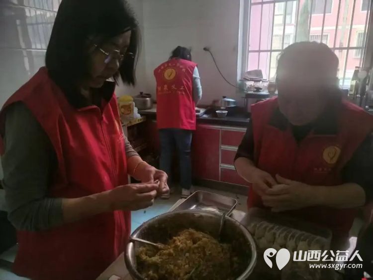 阳泉市义工联合会2025年10月组织义工参加幸福家园敬老服务帮助生活困难老人解决生活上的实际问题 - 第2张