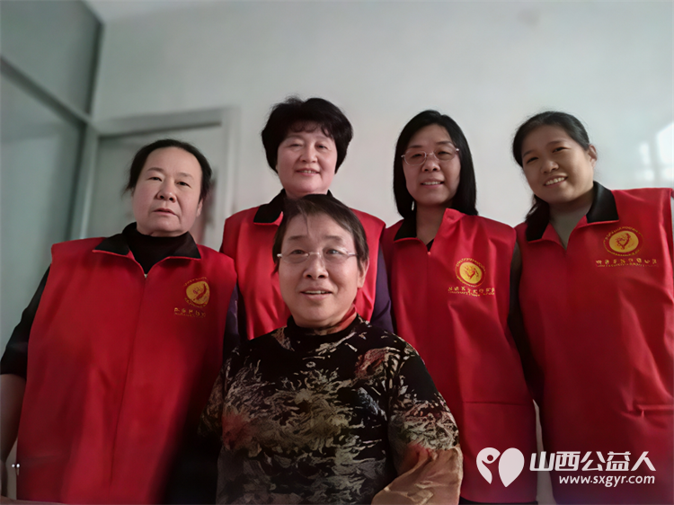 阳泉市义工联合会2025年10月组织义工参加幸福家园敬老服务帮助生活困难老人解决生活上的实际问题 - 第1张