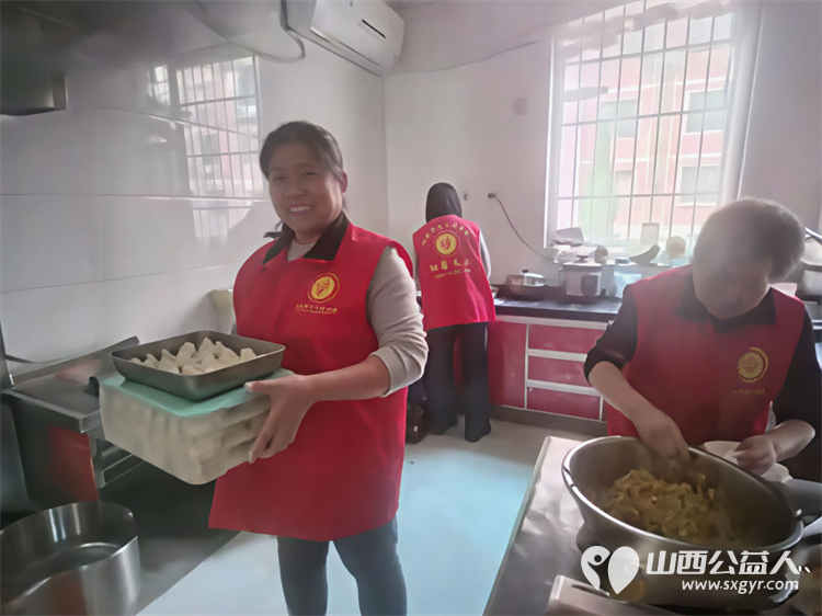 阳泉市义工联合会2025年10月组织义工参加幸福家园敬老服务帮助生活困难老人解决生活上的实际问题 - 第5张