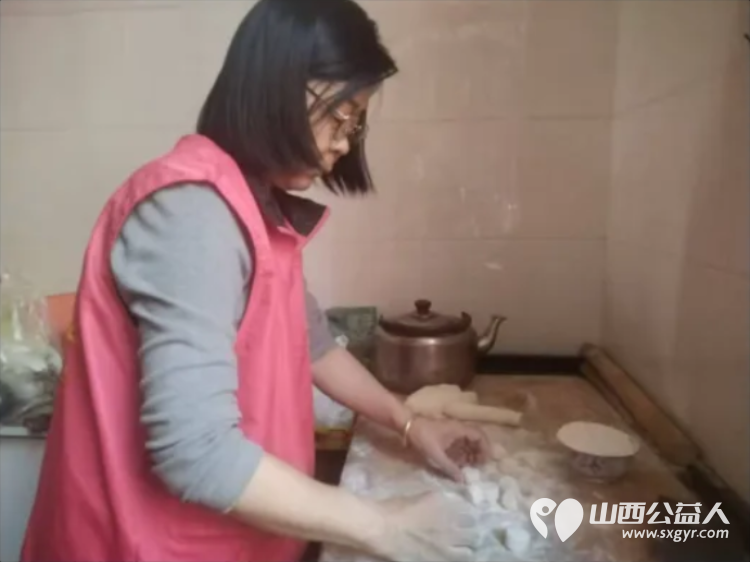 阳泉市义工联合会2025年10月组织义工参加幸福家园敬老服务帮助生活困难老人解决生活上的实际问题 - 第4张