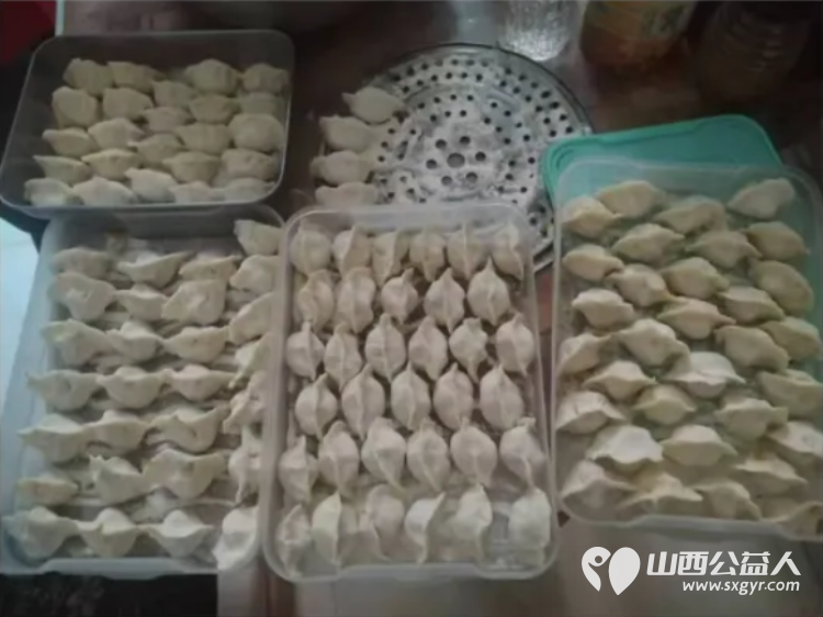 阳泉市义工联合会2025年10月组织义工参加幸福家园敬老服务帮助生活困难老人解决生活上的实际问题 - 第6张