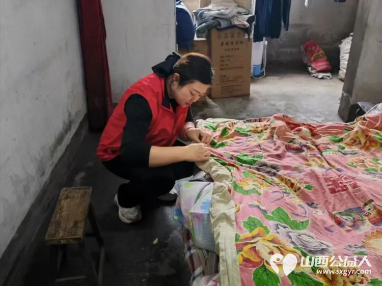 阳泉市义工联合会2025年10月组织义工参加幸福家园敬老服务帮助生活困难老人解决生活上的实际问题 - 第7张