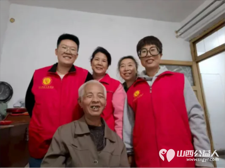 阳泉市义工联合会2025年10月组织义工参加幸福家园敬老服务帮助生活困难老人解决生活上的实际问题 - 第13张