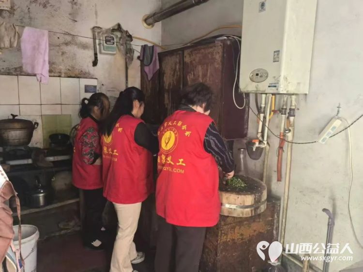 阳泉市义工联合会2025年10月组织义工参加幸福家园敬老服务帮助生活困难老人解决生活上的实际问题 - 第29张