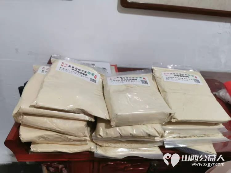 小雨点公益思源分会11月15日雨花斋公益免费午餐爱心人士捐赠了10个特制水杯及面粉油等当天供应的餐食 - 第6张