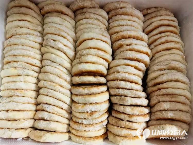 小雨点公益思源分会11月15日雨花斋公益免费午餐爱心人士捐赠了10个特制水杯及面粉油等当天供应的餐食 - 第5张