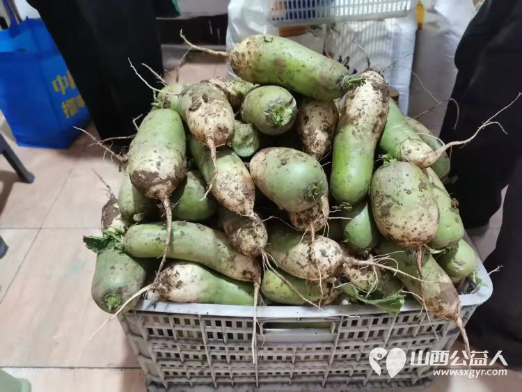 小雨点公益思源分会11月15日雨花斋公益免费午餐爱心人士捐赠了10个特制水杯及面粉油等当天供应的餐食 - 第11张