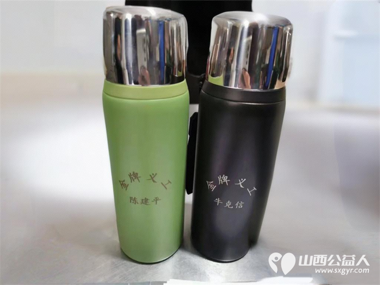 小雨点公益思源分会11月15日雨花斋公益免费午餐爱心人士捐赠了10个特制水杯及面粉油等当天供应的餐食 - 第14张