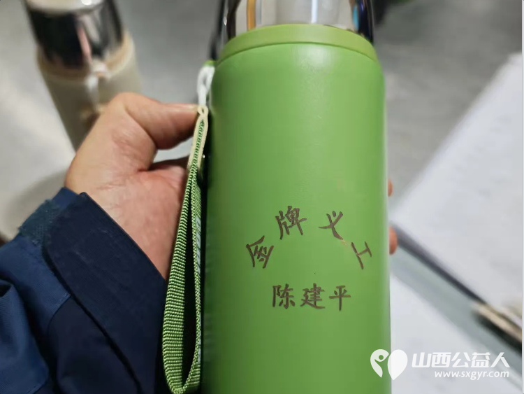 小雨点公益思源分会11月15日雨花斋公益免费午餐爱心人士捐赠了10个特制水杯及面粉油等当天供应的餐食 - 第16张