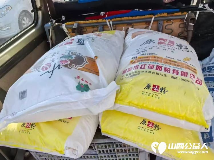 小雨点公益思源分会11月15日雨花斋公益免费午餐爱心人士捐赠了10个特制水杯及面粉油等当天供应的餐食 - 第10张