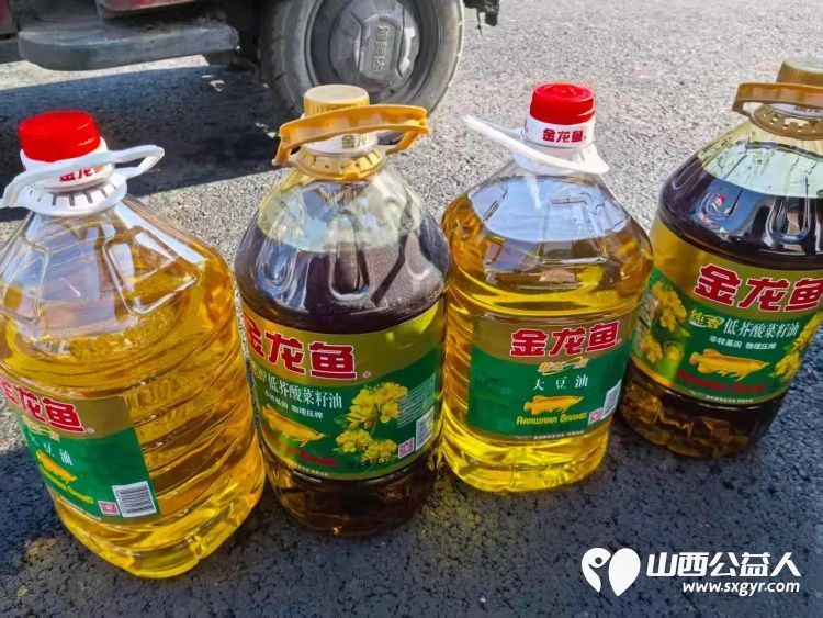 小雨点公益思源分会11月15日雨花斋公益免费午餐爱心人士捐赠了10个特制水杯及面粉油等当天供应的餐食 - 第9张