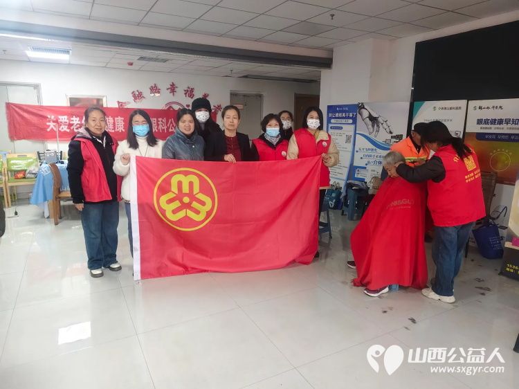 介休市敬老协会组织志愿者2025年11月19日在介休市西关街道金融路社区为社区所有老人爱心理发义诊 - 第3张