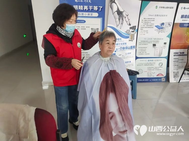 介休市敬老协会组织志愿者2025年11月19日在介休市西关街道金融路社区为社区所有老人爱心理发义诊 - 第10张