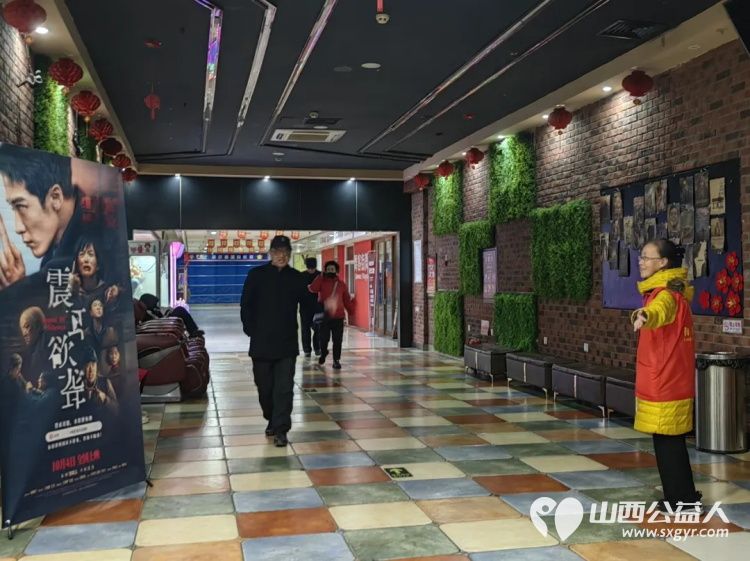 阳泉市义工联合会携阳泉九达国际影城联合邀请97位老人免费观看了热播电影《震耳欲聋》用关爱赢得老人的快乐 - 第3张