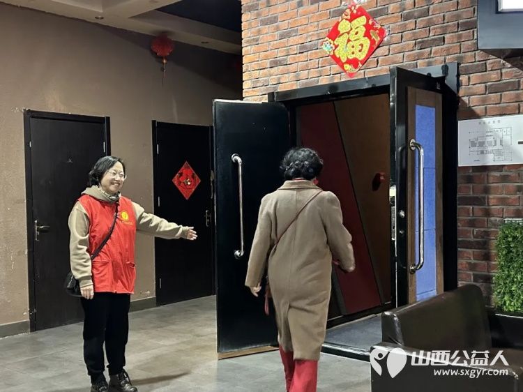 阳泉市义工联合会携阳泉九达国际影城联合邀请97位老人免费观看了热播电影《震耳欲聋》用关爱赢得老人的快乐 - 第7张