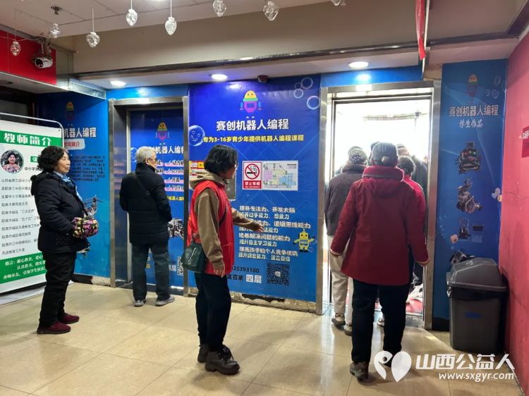 阳泉市义工联合会携阳泉九达国际影城联合邀请97位老人免费观看了热播电影《震耳欲聋》用关爱赢得老人的快乐 - 第13张