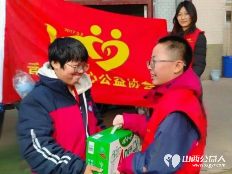 一间小院满院暖阳----忻州市爱心公益协会筹备了价值3000多元的生活物资和助学金圆樊野村困境姐妹冬日心愿希望志愿者能帮两个孩子申请国家孤儿补助 - 第36张