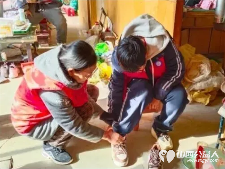 一间小院满院暖阳----忻州市爱心公益协会筹备了价值3000多元的生活物资和助学金圆樊野村困境姐妹冬日心愿希望志愿者能帮两个孩子申请国家孤儿补助 - 第18张