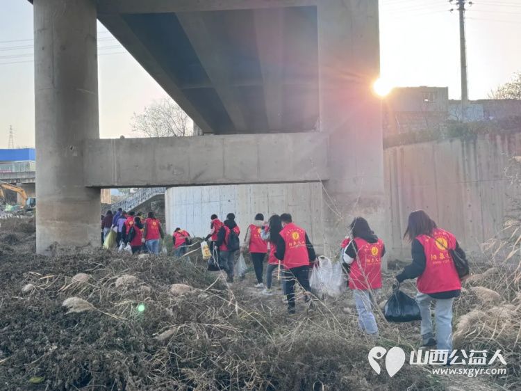 保护母亲河阳泉义工在行动 2025年11月阳泉市义工联合会组织24名义工和民间巡河员保护母亲河巡河净滩活动在白羊墅湿地公园开展 - 第20张