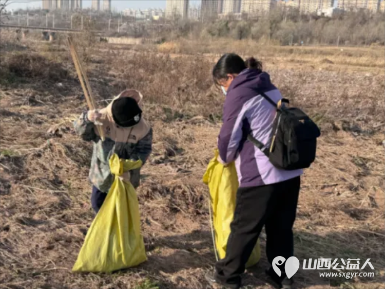 保护母亲河阳泉义工在行动 2025年11月阳泉市义工联合会组织24名义工和民间巡河员保护母亲河巡河净滩活动在白羊墅湿地公园开展 - 第18张