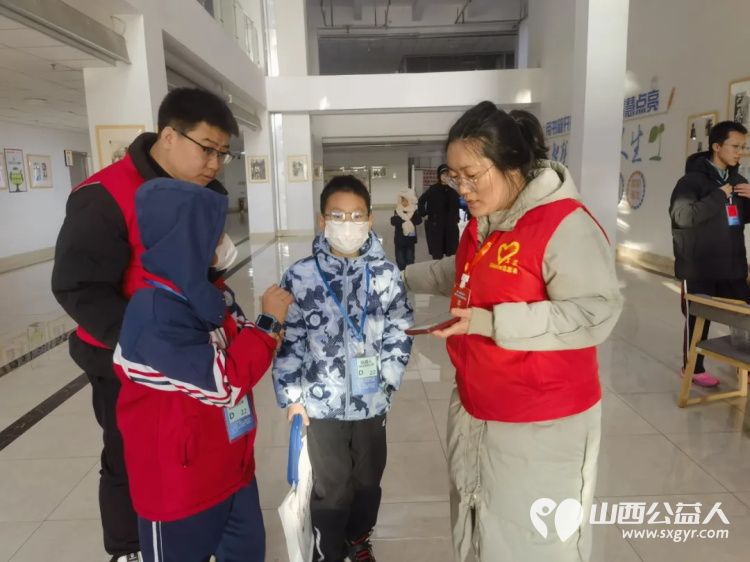 青春志愿力量助力科技创新梦想----吕梁市离石区青年志愿者协会志愿者服务吕梁市第一届青少年科技创新大赛圆满成功 - 第3张