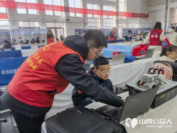 青春志愿力量助力科技创新梦想----吕梁市离石区青年志愿者协会志愿者服务吕梁市第一届青少年科技创新大赛圆满成功 - 第9张