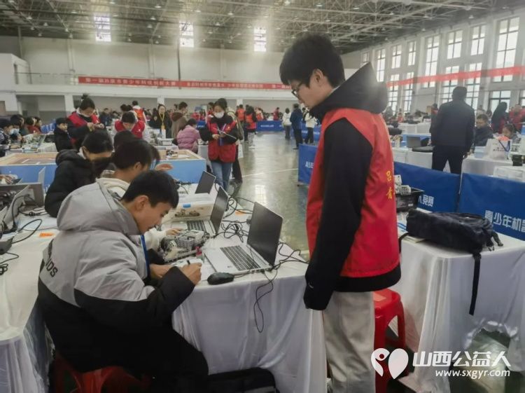 青春志愿力量助力科技创新梦想----吕梁市离石区青年志愿者协会志愿者服务吕梁市第一届青少年科技创新大赛圆满成功 - 第8张