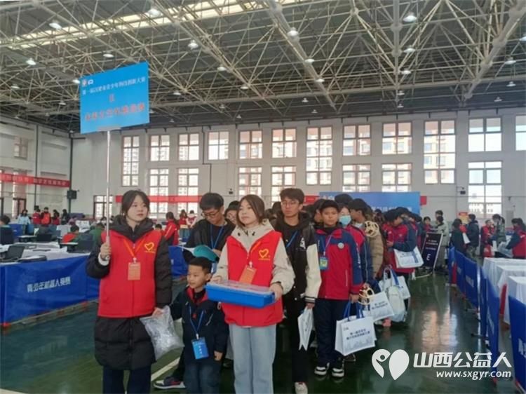 青春志愿力量助力科技创新梦想----吕梁市离石区青年志愿者协会志愿者服务吕梁市第一届青少年科技创新大赛圆满成功 - 第13张