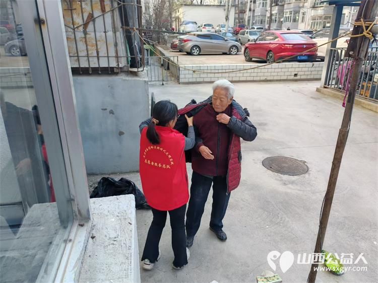 太原杏花岭区杏花红志愿服务中心开展“亮亮行动”关爱孤寡老人慰问团队更让困难群众感受到了社会的温暖与关怀 - 第9张