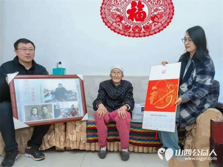 情暖百岁光影传爱‖晋中市太谷区心连心志愿者协会与区摄影家协会组织志愿者走访慰问百岁老人倾情捐赠爱心慰问品用镜头定格幸福瞬间记录生活点滴 - 第6张