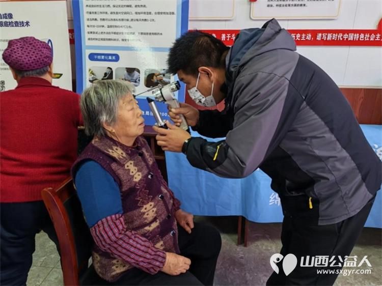 介休市敬老协会敬老爱老助老活动2025年11月22日在连福镇东湖龙村举行为全村60岁以上所有老人免费理发体检 - 第18张