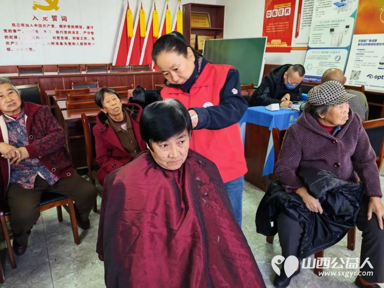 介休市敬老协会敬老爱老助老活动2025年11月22日在连福镇东湖龙村举行为全村60岁以上所有老人免费理发体检 - 第23张