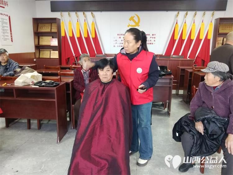 介休市敬老协会敬老爱老助老活动2025年11月22日在连福镇东湖龙村举行为全村60岁以上所有老人免费理发体检 - 第27张