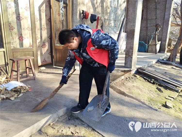 介休市敬老协会组织志愿者在连福镇东湖龙村入户85岁特困马成保老人家中为老人打扫室内外卫生理发做饭包饺子 - 第21张