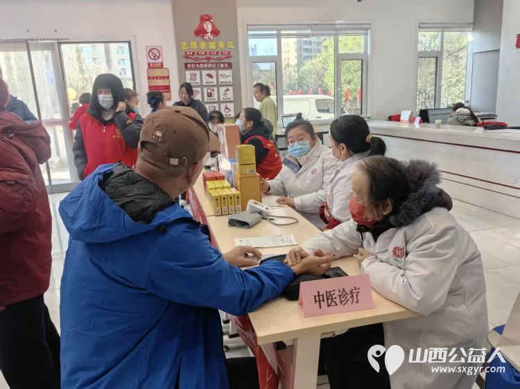杏花岭区河北里社区联合杏花红志愿服务中心开展守护健康保障生活暖心福利走进社区专项惠民活动 - 第2张