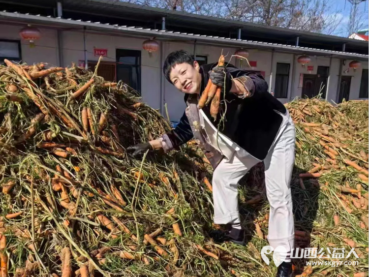 感恩长治市小雨点公益志愿者协会思源分会的李银生老师向雨花斋二部捐赠红萝卜善举 - 第2张