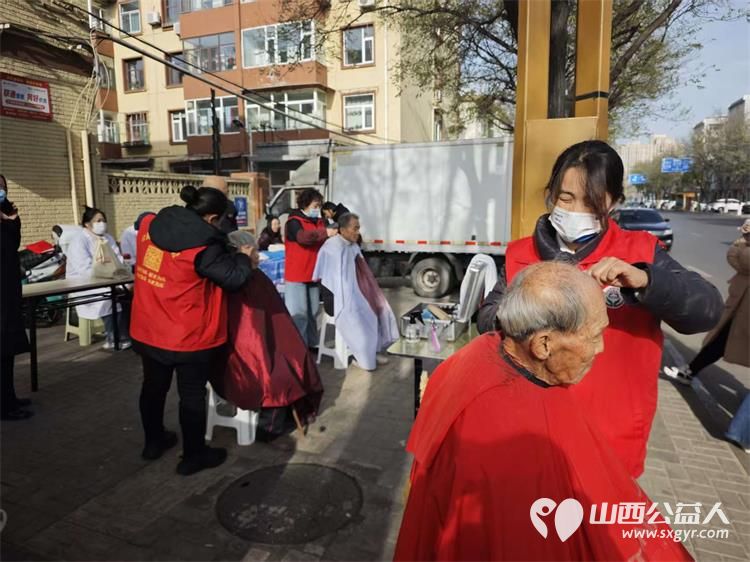 介休市敬老协会组织志愿者2025年11月26日走进介休市北关街道体育路社区为社区所有老人爱心理发义诊 - 第11张 - 山西公益人 介休市敬老协会组织志愿者2025年11月26日走进介休市北关街道体育路社区为社区所有老人爱心理发义诊 - 第11张