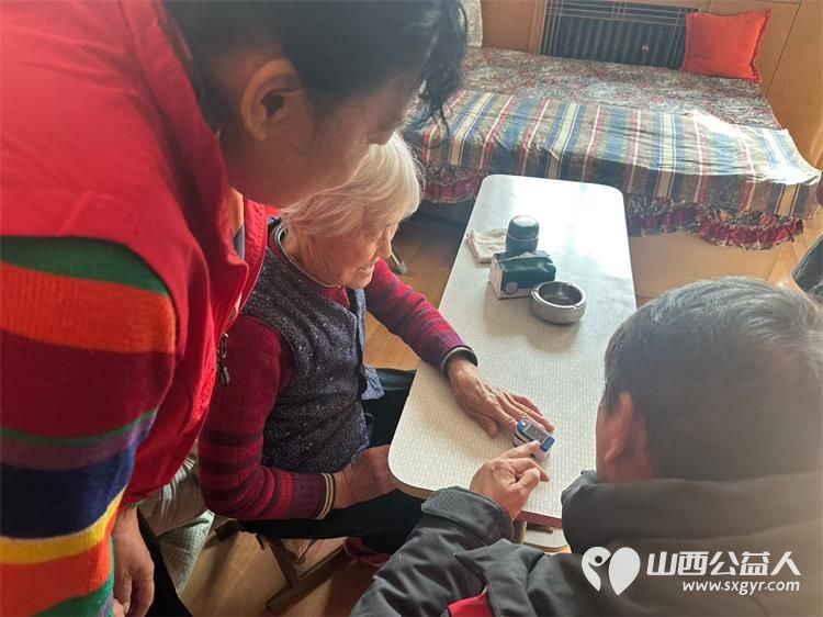 太原市杏花岭区杏花红志愿者服务中心联合中北大学仪器与电子学院青年志愿者服务队服务辖区老人 - 第29张