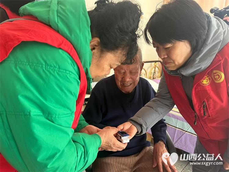 太原市杏花岭区杏花红志愿者服务中心联合中北大学仪器与电子学院青年志愿者服务队服务辖区老人 - 第33张