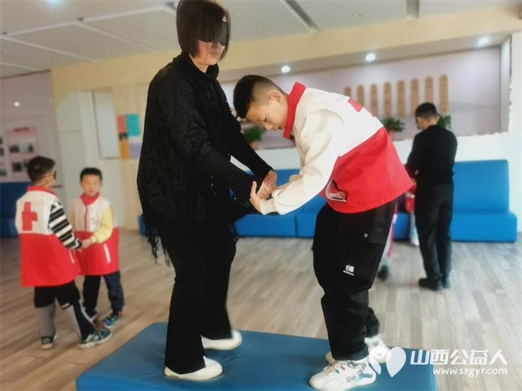 山西省红十字志愿中心组织红十字小小宣讲员亲子学习让我们身上充满闪闪发光的优秀品德 - 第7张 - 山西公益人 山西省红十字志愿中心组织红十字小小宣讲员亲子学习让我们身上充满闪闪发光的优秀品德 - 第7张