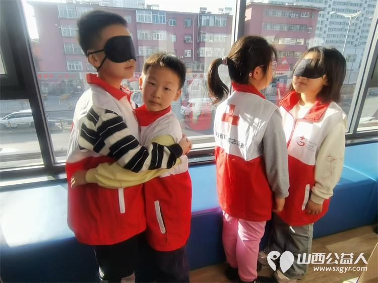 山西省红十字志愿中心组织红十字小小宣讲员亲子学习让我们身上充满闪闪发光的优秀品德 - 第4张 - 山西公益人 山西省红十字志愿中心组织红十字小小宣讲员亲子学习让我们身上充满闪闪发光的优秀品德 - 第4张