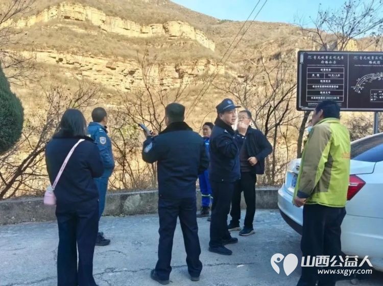 山野险情突现蓝天逆向冲锋----长治蓝天救援队参加拓路者联合太行户外公益净山活动与青龙峡救援坠落悬崖的登山者行动 - 第3张