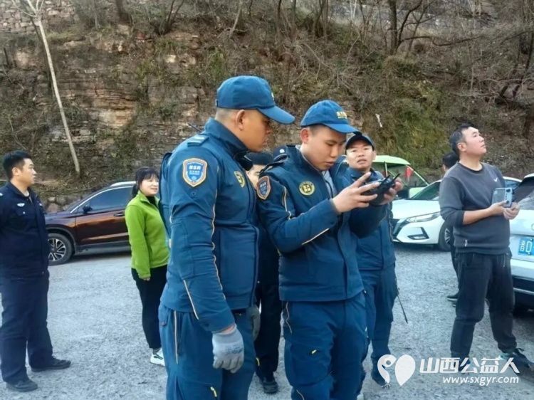 山野险情突现蓝天逆向冲锋----长治蓝天救援队参加拓路者联合太行户外公益净山活动与青龙峡救援坠落悬崖的登山者行动 - 第4张