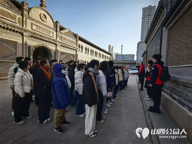 铭记历史守初心红歌嘹亮铸军魂----太原市杏花岭区青年志愿者协会联合志愿者小分队组织近百志愿者走进国民师范旧址开展爱国主义教育活动 - 第8张