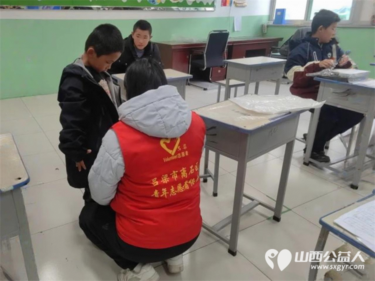 共青团伙伴计划--这个冬天因爱不再寒冷 吕梁市离石区青年志愿者协会联合尉汾路社区走进吕梁市特殊教育学校开展衣旧情深与爱同行冬日关怀活动 - 第10张