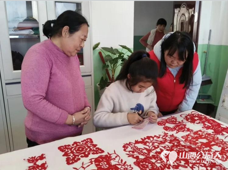 共青团伙伴计划--这个冬天因爱不再寒冷 吕梁市离石区青年志愿者协会联合尉汾路社区走进吕梁市特殊教育学校开展衣旧情深与爱同行冬日关怀活动 - 第13张