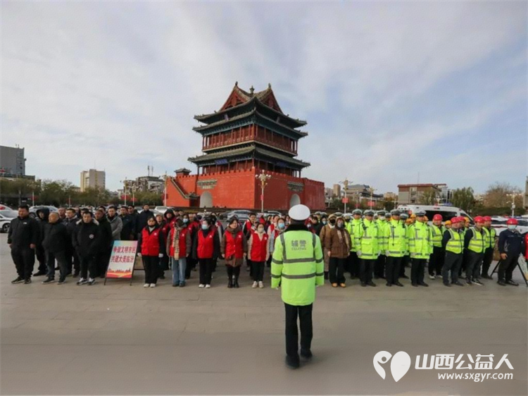 文明交通礼行天下警民同心共筑平安----临汾市开展122全国交通安全日活动临汾市文明交通志愿者协会将交通安全知识送到群众身边为居民增添了平安底色 - 第1张